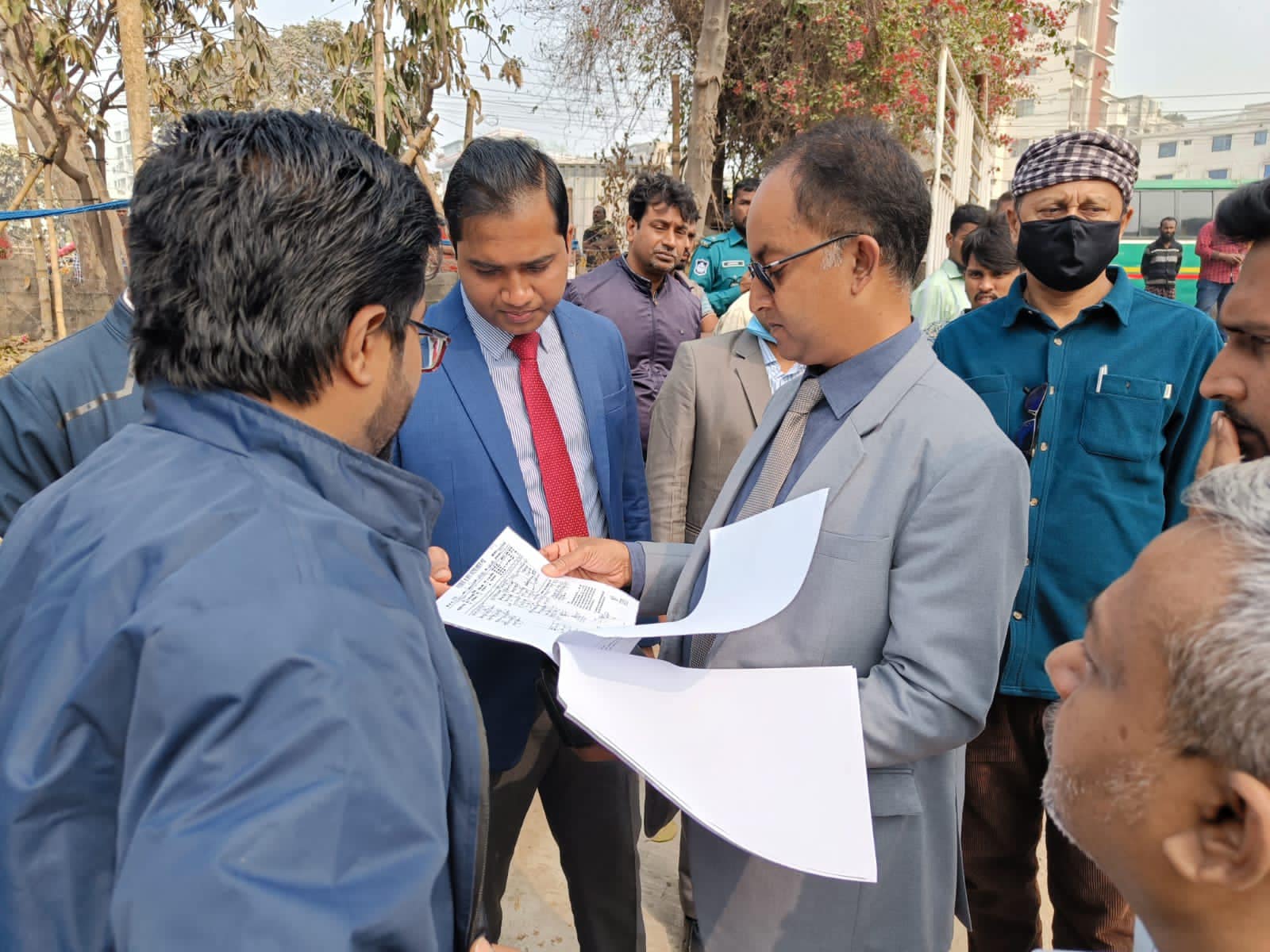 গাবতলী বেড়িবাঁধের জাকের ডেইরি ফার্ম সংলগ্ন অবৈধ স্থাপনা উচ্ছেদ