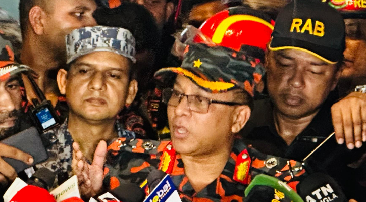 শাহজালালের আগুন নিয়ন্ত্রণে আনতে সবচেয়ে বড় বাধা ছিল বাতাস: ফায়ার সার্ভিসের ডিজি