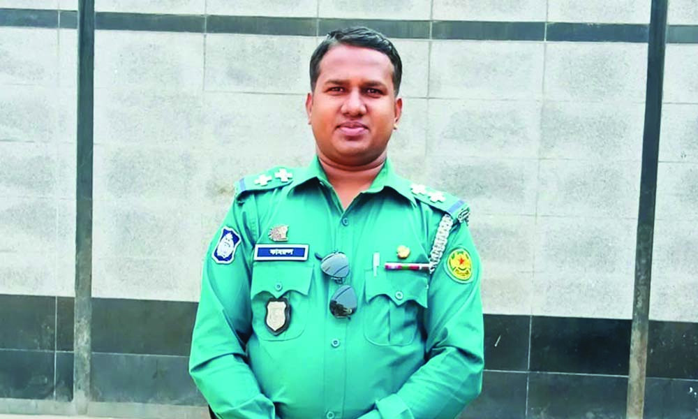 রাজধানীতে বাসের ধাক্কায় প্রাণ গেল পুলিশ কর্মকর্তার