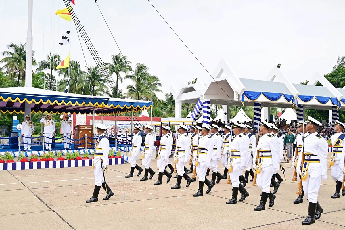 সার্বভৌমত্ব ও দেশমাতৃকার সুরক্ষায় সর্বোচ্চ ত্যাগ স্বীকারের শপথ নিলেন নবীন নৌ কর্মকর্তারা