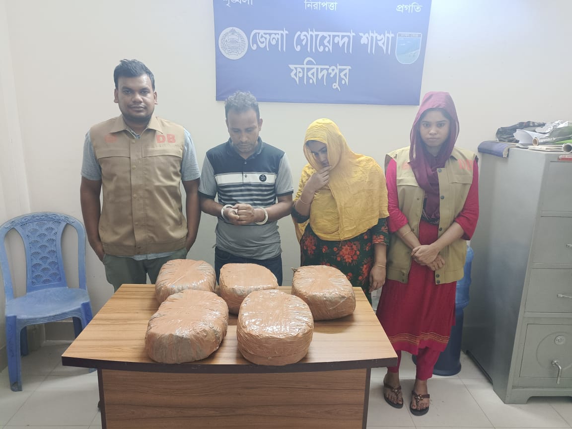১০ কেজি গাঁজা সহ ০২ জন মাদক ব্যবসায়ী আটক