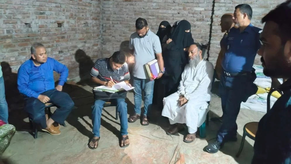 অবৈধভাবে ৫০০ বস্তা সার মজুত, ডিলারের কারাদণ্ড