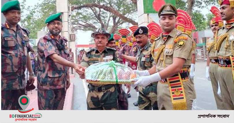 নো-ম্যান্সল্যান্ডে মিলেছে দুই বাংলার সীমান্ত রক্ষীবাহিনী