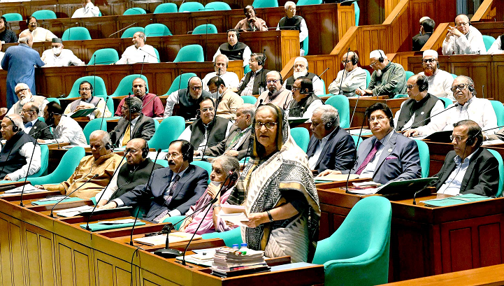 সরকার দেশের অর্থনীতিকে প্রাণবন্ত রাখতে সর্বাত্মক প্রচেষ্টা চালাচ্ছে: সংসদে প্রধানমন্ত্রী