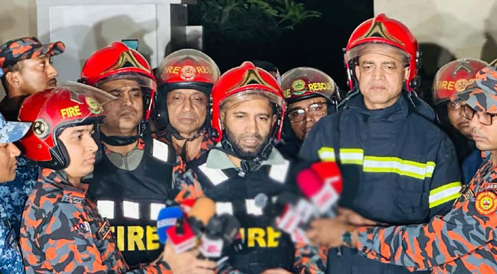 কড়াইল বস্তিতে আগুনে পুড়েছে ১৫০০ ঘর-বাড়ি: ফায়ার সার্ভিস