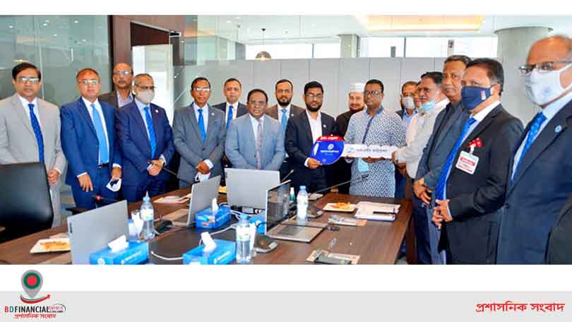 আল-রশীদ ফাউন্ডেশনকে অ্যাম্বুলেন্স দিল শাহ্জালাল ইসলামী ব্যাংক