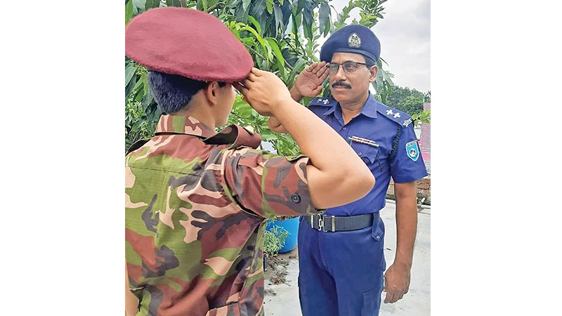 সেনাবাহিনী ও পুলিশের মধ্যে কমে আসছে মনস্তাত্ত্বিক দূরত্ব