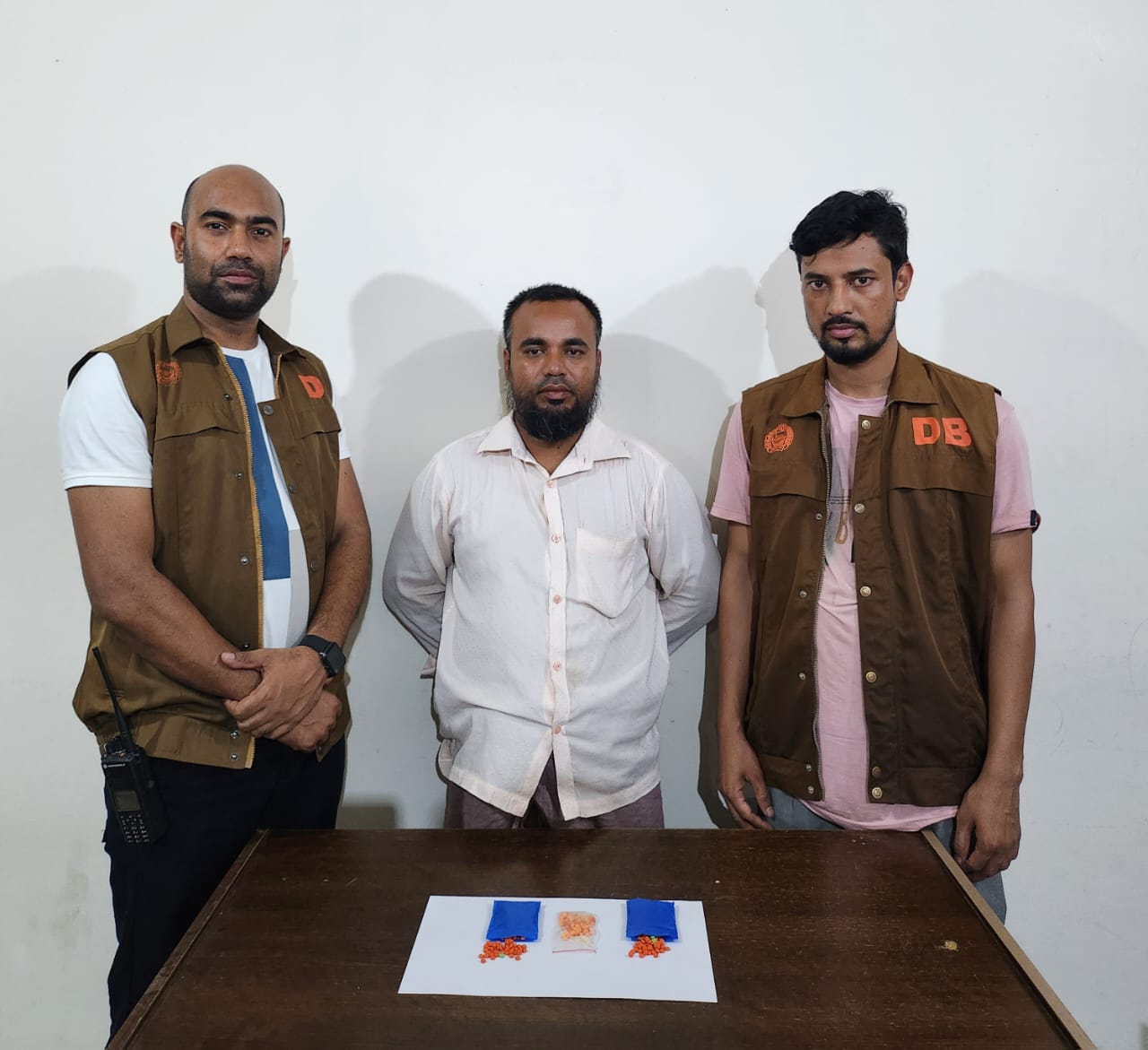 ৫০০ পিস ইয়াবা ট্যাবলেট সহ কুখ্যাত মাদক ব্যবসায়ী গ্রেফতার