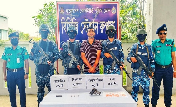 খুলনায় যৌথ অভিযানে অস্ত্র, গুলি ও ইয়াবাসহ আটক ১