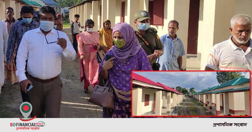 বগুড়ার সোনাতলায় ঘরের কাজ পরিদর্শন জেলা প্রশাসকের