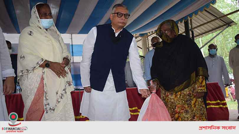 বগুড়ায় দরিদ্র ও অসহায় পরিবারের মধ্যে ত্রাণ দিল এবি ব্যাংক