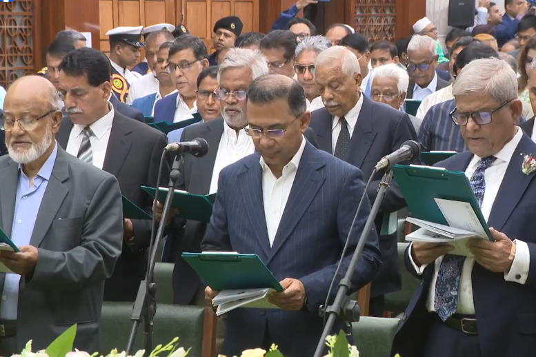 শপথ নিলেন বিএনপি থেকে নির্বাচিত সংসদ সদস্যরা
