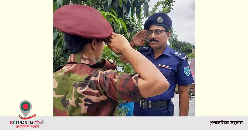 ফেসবুকে অভিনন্দন বার্তায় ভেসে যাচ্ছে বাবা-মেয়ের স্যালুট বিনিময়ের ছবি