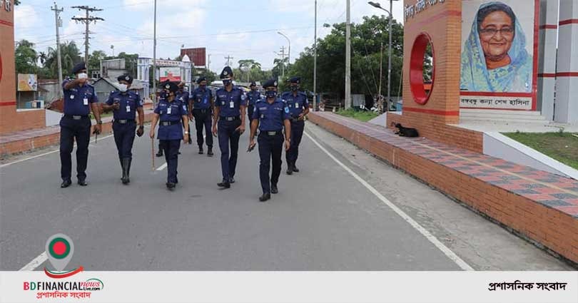 চেকপোস্ট ও গুরুত্বপূর্ণ এলাকা পরিদর্শন শেষে সাংবাদিকদের সাথে মতবিনিময় করলেন গোপালগঞ্জের পুলিশ সুপার