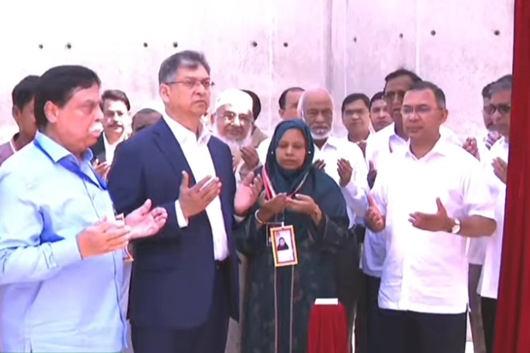 ওসমানী উদ্যানে ‘জুলাই স্মৃতিস্তম্ভ’ উদ্বোধন করলেন প্রধানমন্ত্রী