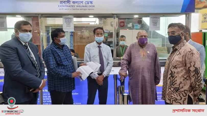 বিমান বন্দরে আরটি পিসিআর ল্যাব স্থাপনের সাইট পরিদর্শন করলেন প্রবাসী কল্যাণ মন্ত্রী