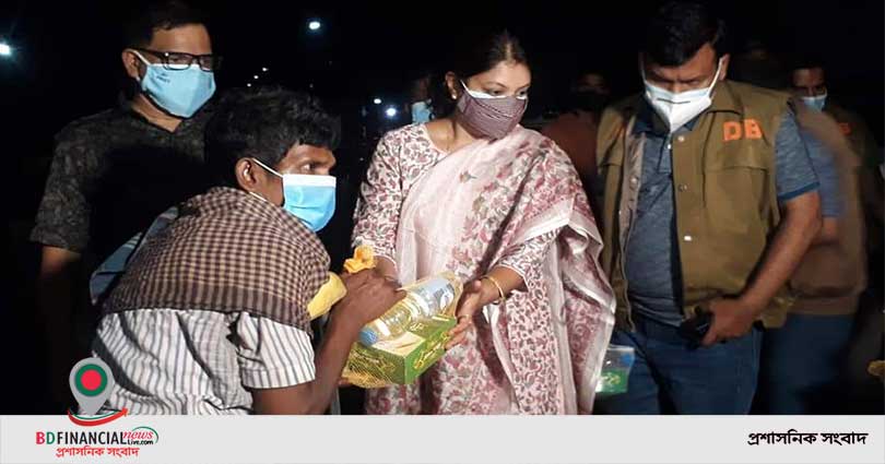 ময়মনসিংহে ছিন্নমূল মানুষের মাঝে পুনাকের খাবার বিতরণ