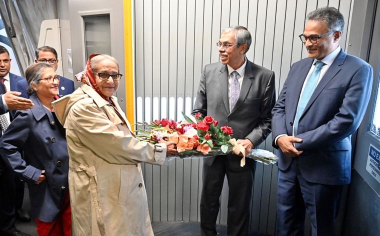 প্রধানমন্ত্রী ওয়াশিংটন পৌঁছেছেন