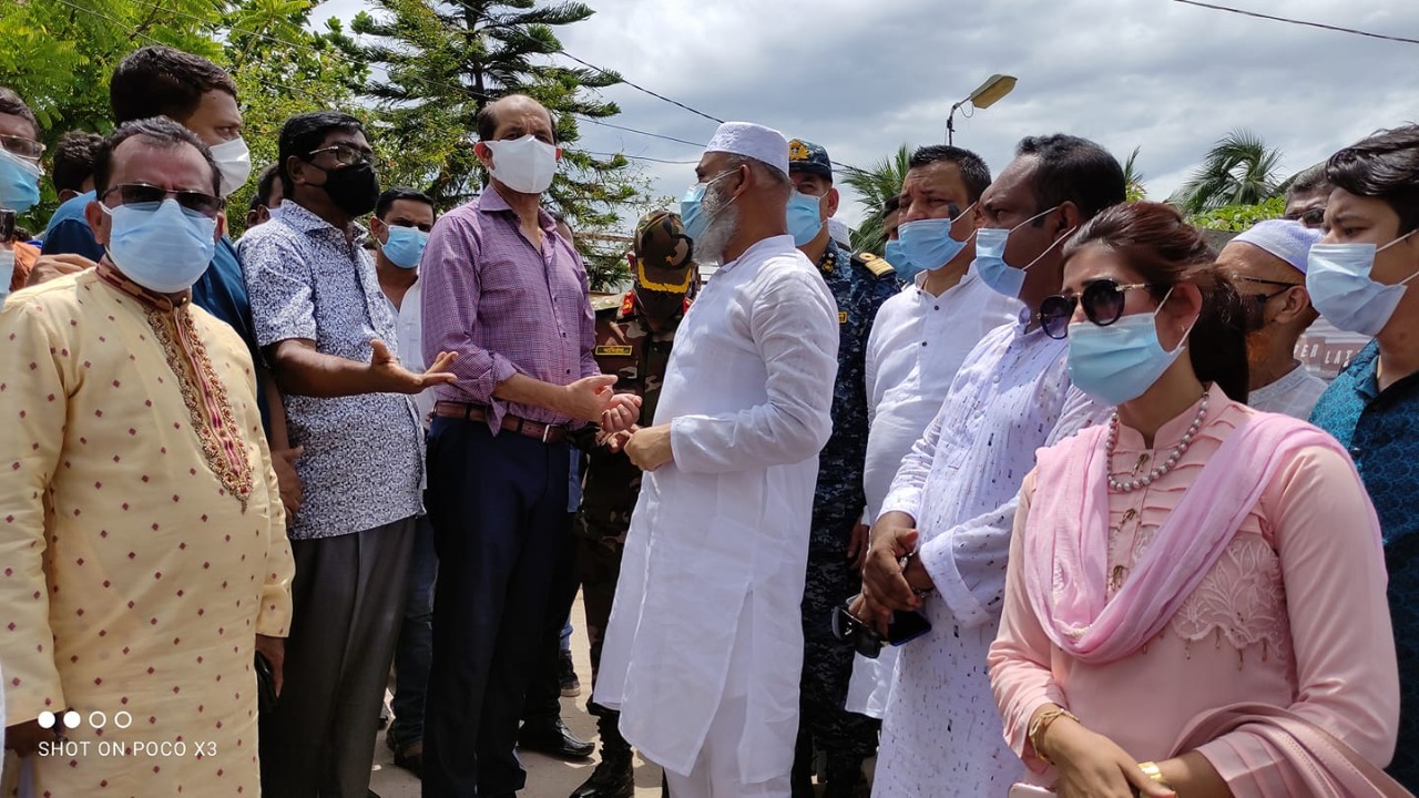 ফুটপাতে নির্মাণ সামগ্রী : প্রকাশ্য নিলামের মাধ্যমে প্রাপ্ত অর্থ সরকারি কোষাগারে জমা করলেন মেয়র আতিকুল ইসলাম