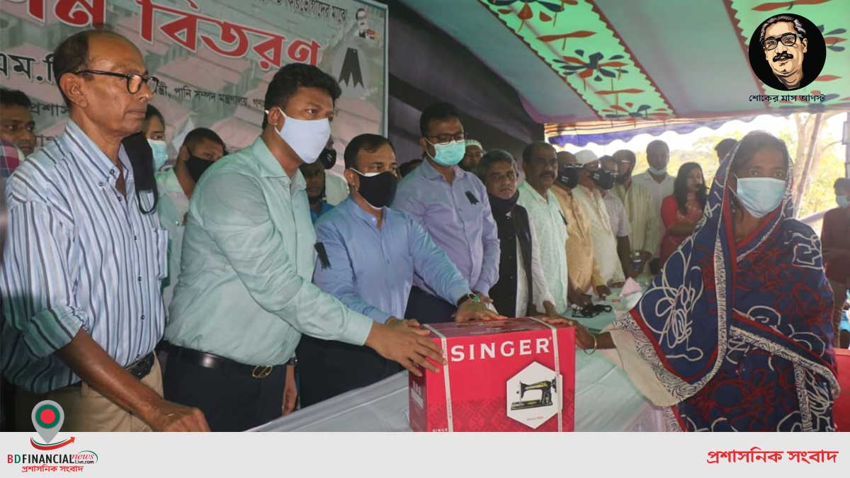 বরিশাল সদর উপজেলায় আশ্রয়ণ প্রকল্পের ৬০ জন উপকারভোগীদের মাঝে সেলাই মেশিন বিতরণ