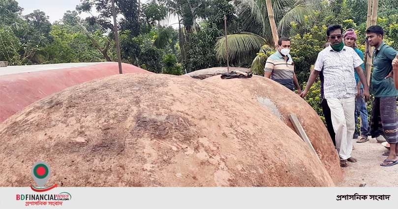 কালিগঞ্জের প্রবাজপুর শাহী জামে মসজিদ ও ড্যামরাইল নবরত্ন মন্দির পরিদর্শনে উপজেলা চেয়ারম্যান