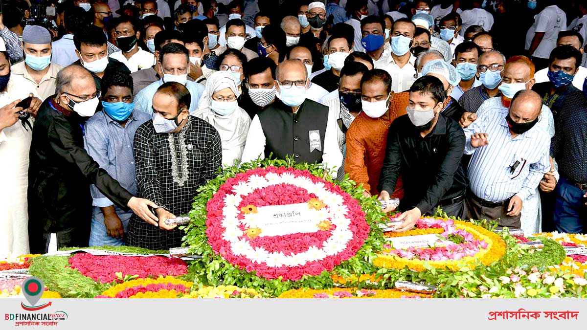 ধানমন্ডি ৩২ নম্বরে জাতির পিতার প্রতিকৃতিতে শ্রদ্ধার্ঘ্য অর্পণ করলেন মৎস্য ও প্রাণিসম্পদ মন্ত্রী