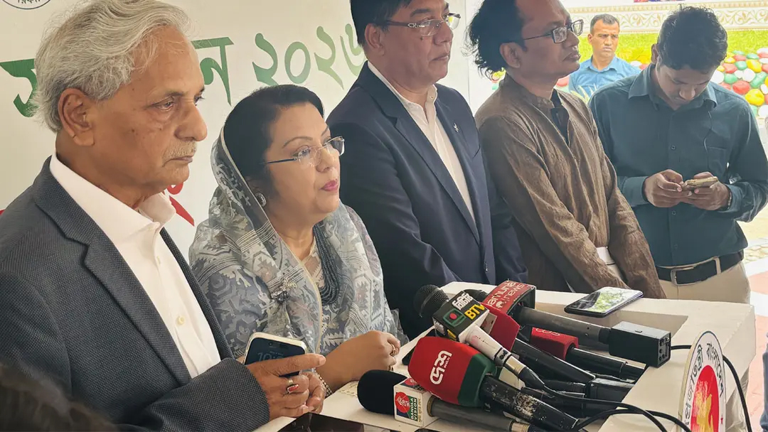 কক্সবাজারকে আরও পরিষ্কার রাখতে ডিসিদের নির্দেশ পর্যটন মন্ত্রী