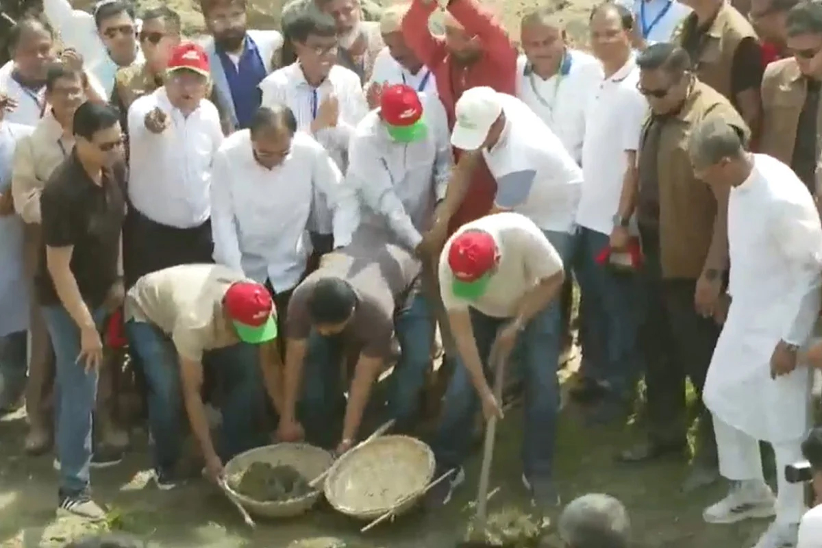 খাল খনন কর্মসূচির উদ্বোধন করলেন প্রধানমন্ত্রী তারেক রহমান