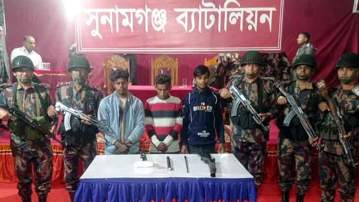 সিলেটের বড়ছড়া শুল্ক ষ্টেশনে কয়লা আমদানিকারকের ডিপোতে থেকে ভারতীয় লং রেঞ্জ স্যূটিং রাইফেলস্ সহ তিন জন গ্রেফতার!
