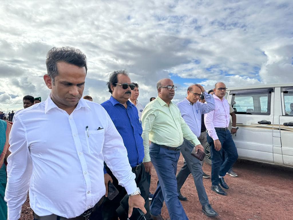 মহামায়া সেচ প্রকল্প ও "বঙ্গবন্ধু শেখ মুজিব শিল্পনগর" এর বন্যানিয়ন্ত্রণ বাঁধ পরিদর্শন করেন পানি সম্পদ মন্ত্রণালয়ের সচিব