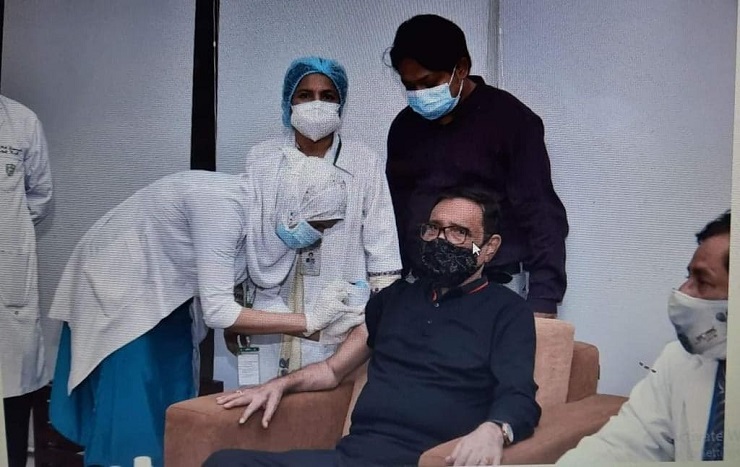 দ্বিতীয় ডোজ নিলেন ওবায়দুল কাদের