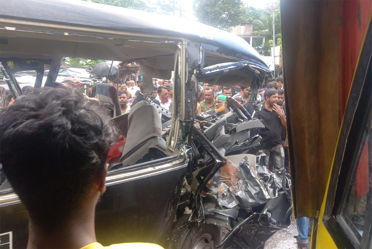 দুর্ঘটনার কবলে র্যাবের গাড়ি, নিহত ১, আহত ২২