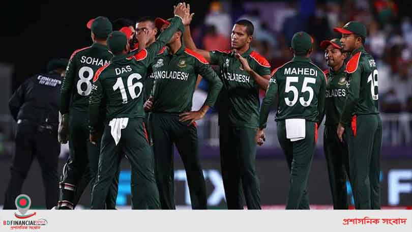 সাতক্ষীরার জেলা প্রশাসককে অভিনন্দন জানালো সহকর্মীরা