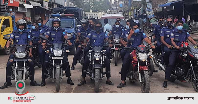 টাঙ্গাইলের সখীপুরে লকডাউন বাস্তবায়নে পুলিশের মহড়া