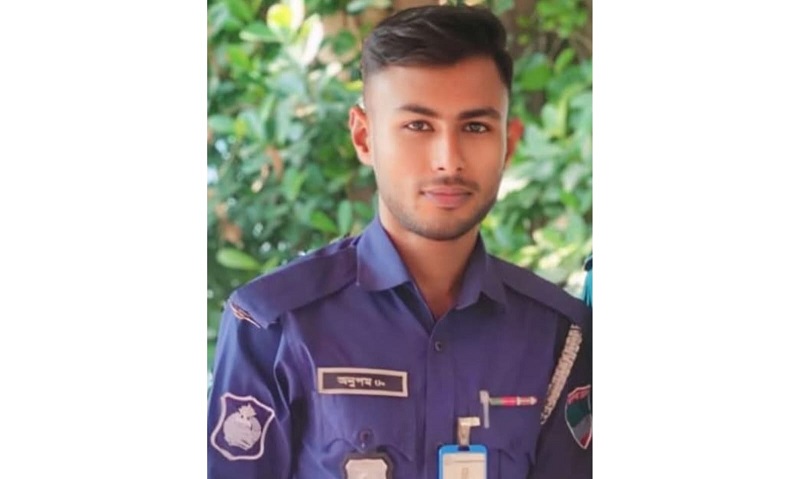 সাতক্ষীরায় পুলিশের কনস্টেবলের ঝুলন্ত মরদেহ উদ্ধার