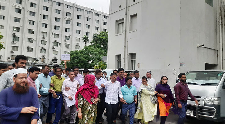 সচিবালয়ে কর্মচারীদের মিছিল