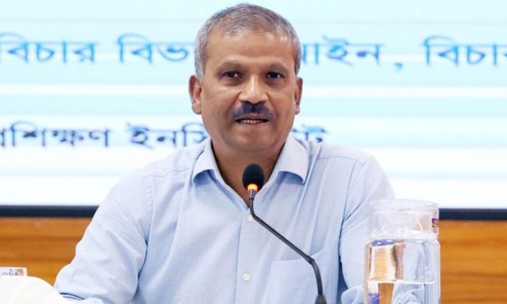ফেব্রুয়ারিতেই নির্বাচন, পেছানোর সুযোগ নেই : আইন উপদেষ্টা