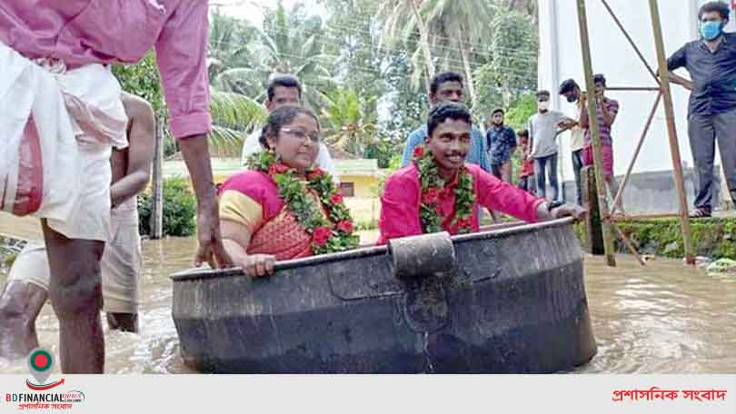 কড়াইয়ে বসে মন্ডপে গেলেন নবদম্পতি!