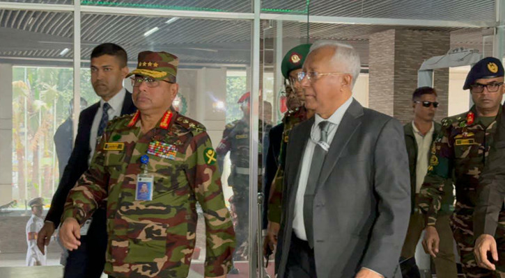 তিন বাহিনীর প্রধানদের সঙ্গে বৈঠকে সিইসি