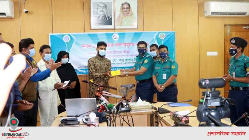 রাজশাহীতে সাদেকুলের স্বপ্ন পূরণে এগিয়ে এলেন পুনাক সভানেত্রী