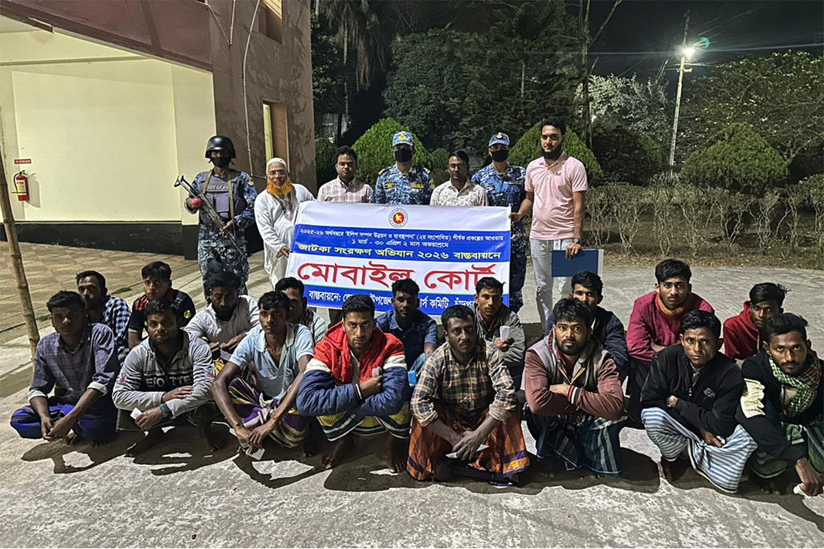 চাঁদপুরে জাটকা শিকারের দায়ে ১৭ জেলে আটক