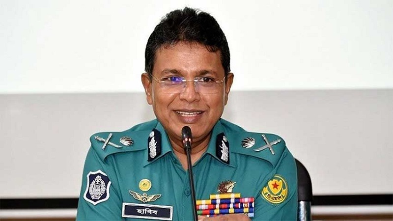 পুলিশের ১৭ কর্মকর্তার বিরুদ্ধে গ্রেফতারি পরোয়ানা