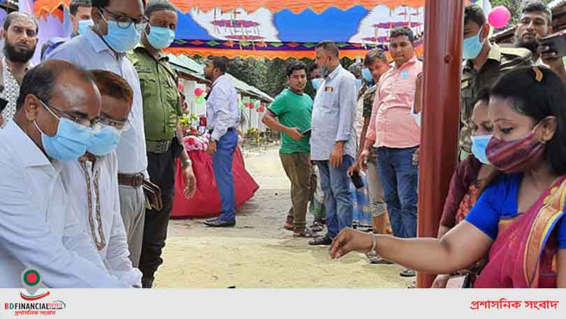 কিশোরগঞ্জে সুবন্ধি আশ্রয়ণ প্রকল্প, সুন্দর পরিবেশ পেয়ে লোভ সামলাতে পারেননি তারা