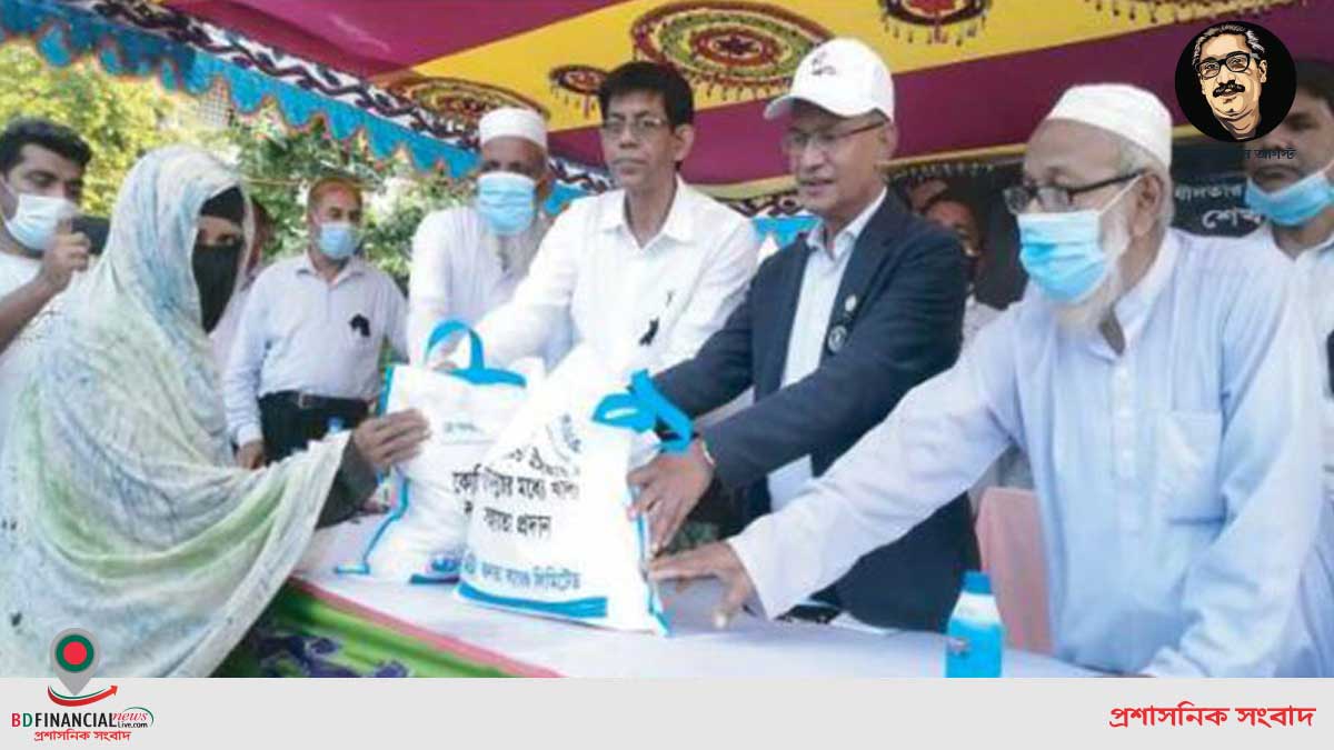সিরাজগঞ্জে দুস্থদের মধ্যে খাদ্যসামগ্রী বিতরণ করলেন জনতা ব্যাংকের এমডি