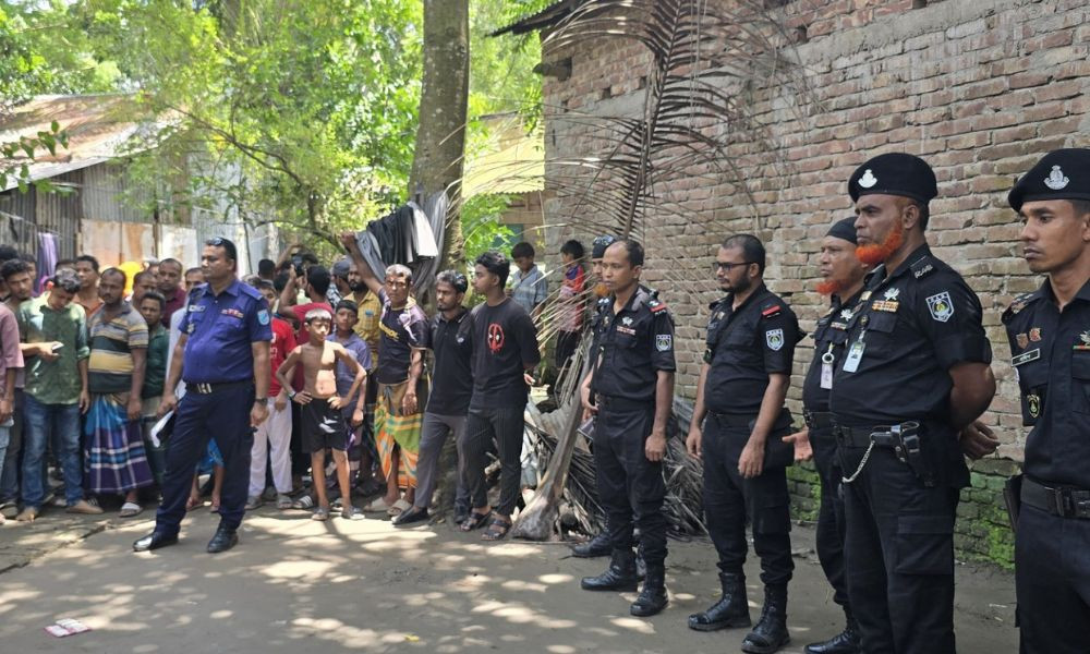 মাদরাসায় ককটেল বিস্ফোরণ, আহত ৫ শিক্ষার্থী