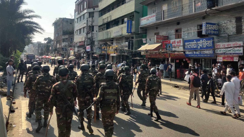 সেনাবাহিনীর ধাওয়ায় পালালো অটোরিকশাচালকরা, রামপুরায় যানচলাচল শুরু