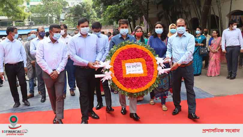 ঢাকা জেলা প্রশাসনের শেখ রাসেলের ম্যুরালে পুষ্পস্তবক অর্পণ