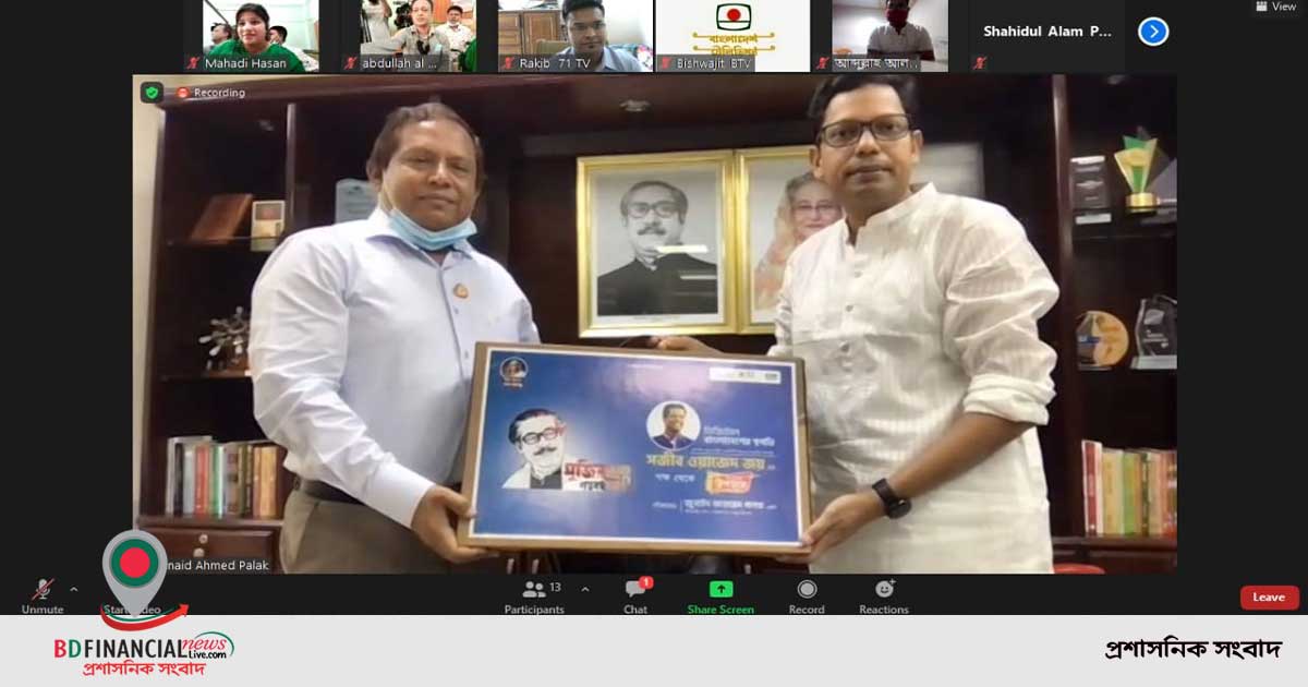শারীরিক প্রতিবন্ধী আকলিমাকে ল্যাপটপ প্রদান করলেন আইসিটি প্রতিমন্ত্রী পলক