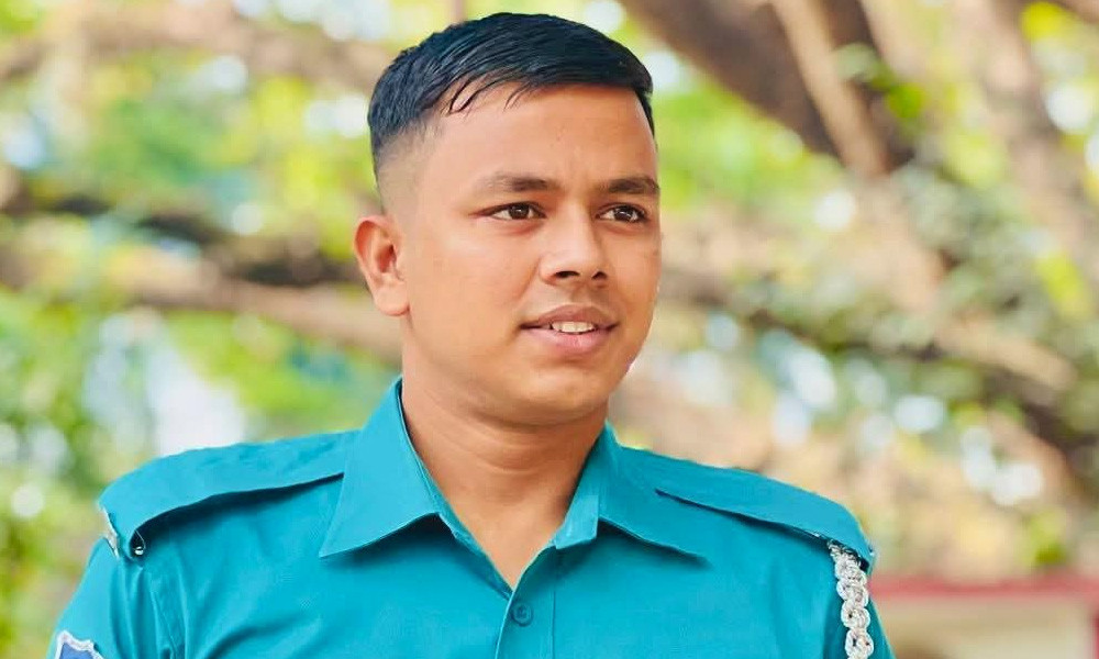 ছিনতাইকারী ধরতে গিয়ে বাসের ধাক্কায় প্রাণ গেল পুলিশ সদস্যের