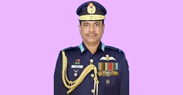 দুর্নীতির মামলায় বিমানবাহিনীর সাবেক প্রধান কাতারে গ্রেফতার
